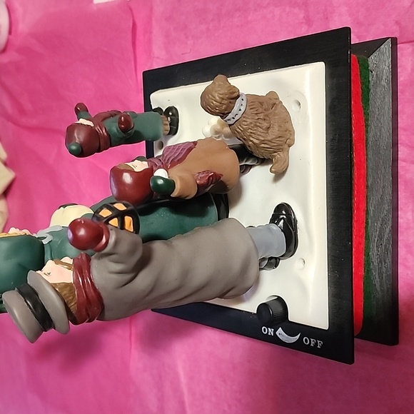 VINTAGE DICKENS 1990 MUSICAL  CHRISTMAS CAROLERS SONGS ILLUMINATING HOLLY ST. LI - Picture 7 of 10